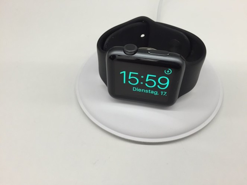 外型有如 CD 唱片一樣的 Apple Watch 無線充電盤搶先曝光